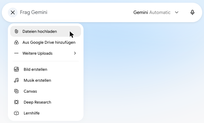 Screenshot von Gemini: geöffnetes Menü „Uploads & Tools“ mit dem Eintrag „Dateien hochladen“